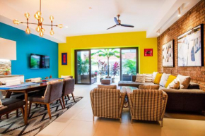 Colorful & Modern Condo in Old Town, Pool, Gym